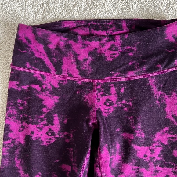 Lululemon crop leggings. Size 4. - Picture 2 of 4